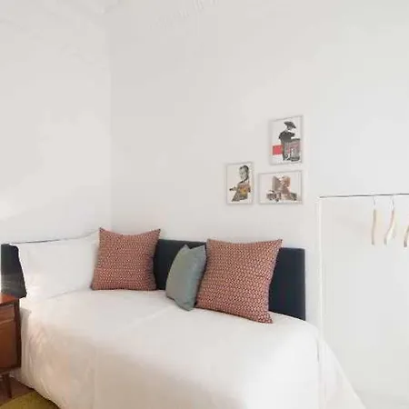 Flattered To Be In * Лиссабон