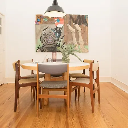 Flattered To Be In Лиссабон