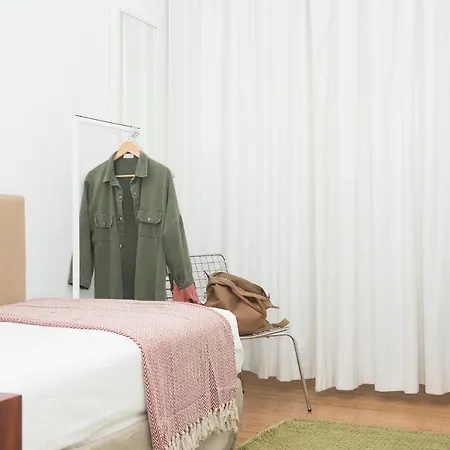 Flattered To Be In Лиссабон