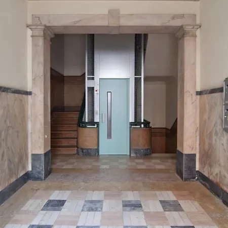 フラッタード トゥ ビー