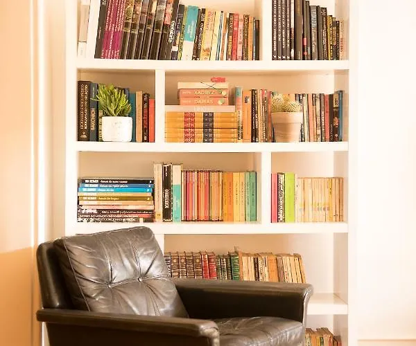 Flattered To Be In * Lissabon