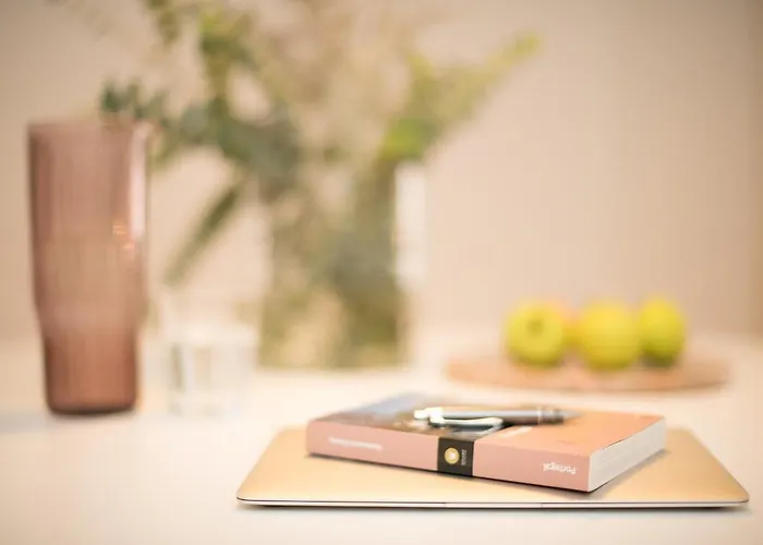 Flattered To Be In * Lissabon